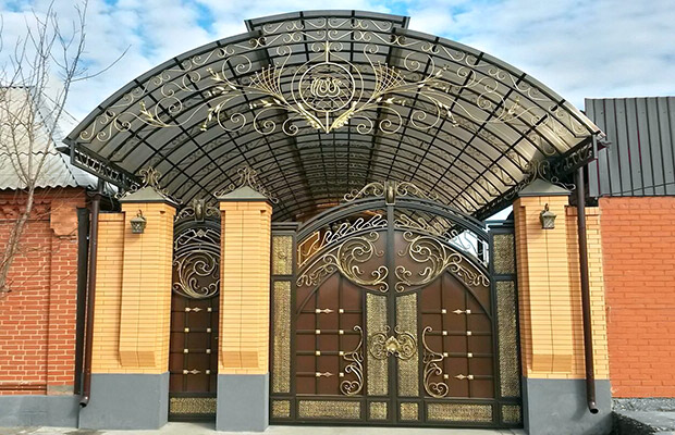 Купить или заказать ворота для дома с навесом - стильные и надежные решения для вашего участка в Усть-Джегуте от 41541 руб | ВоротМастер-Стд
